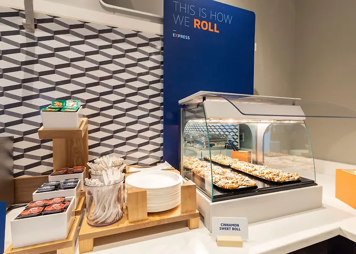 Express & - By Ihg Yorkville